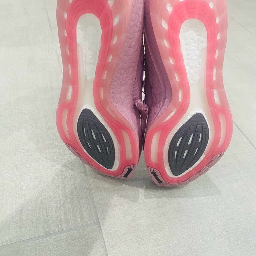 Adidas Ultra Boosts - Picture 4 of 4